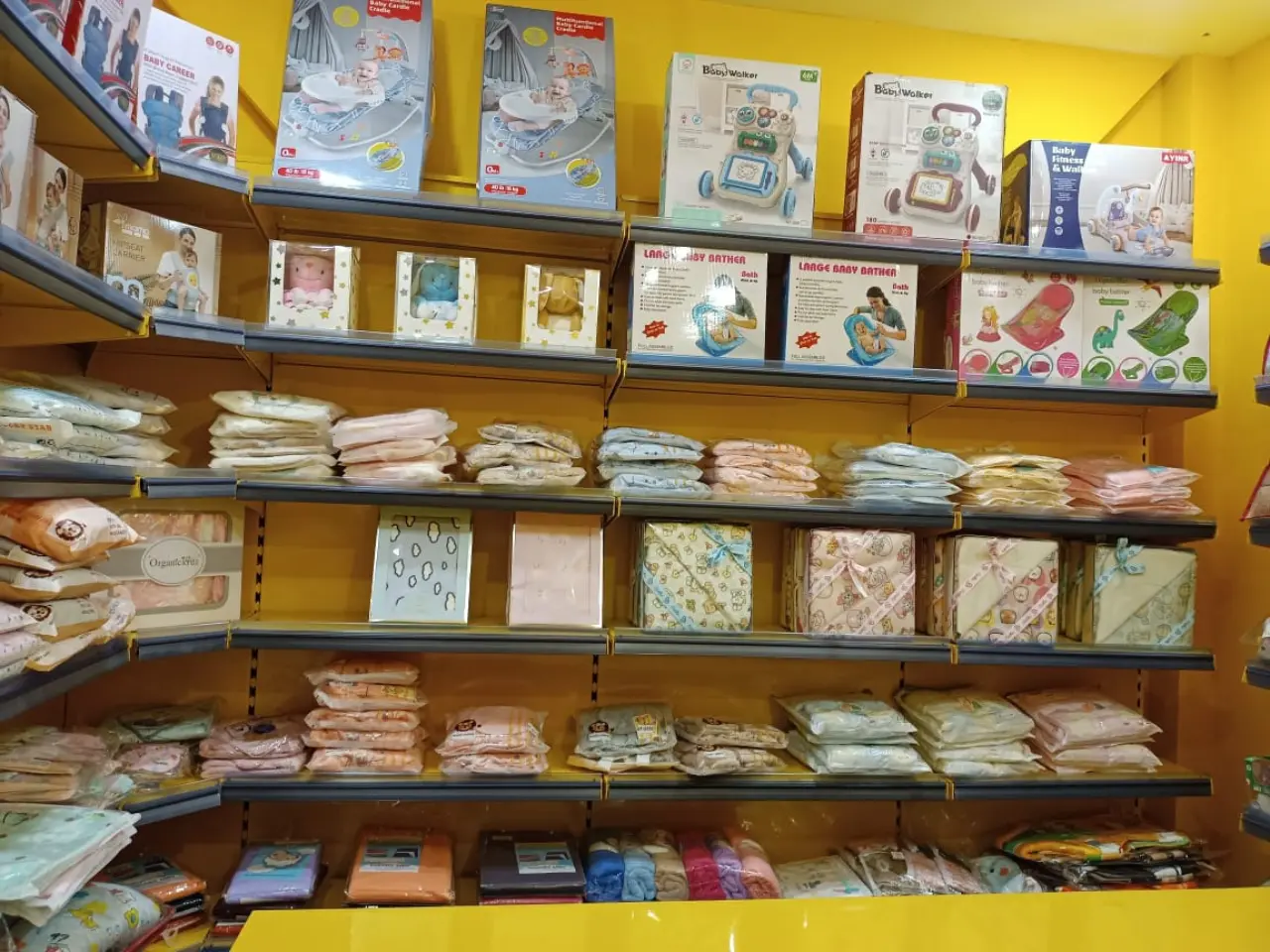 300475646_corner rack for baby store.webp